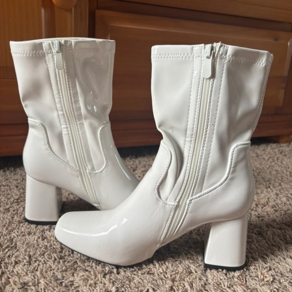 Dream Pairs Glossy White Heeled Boots